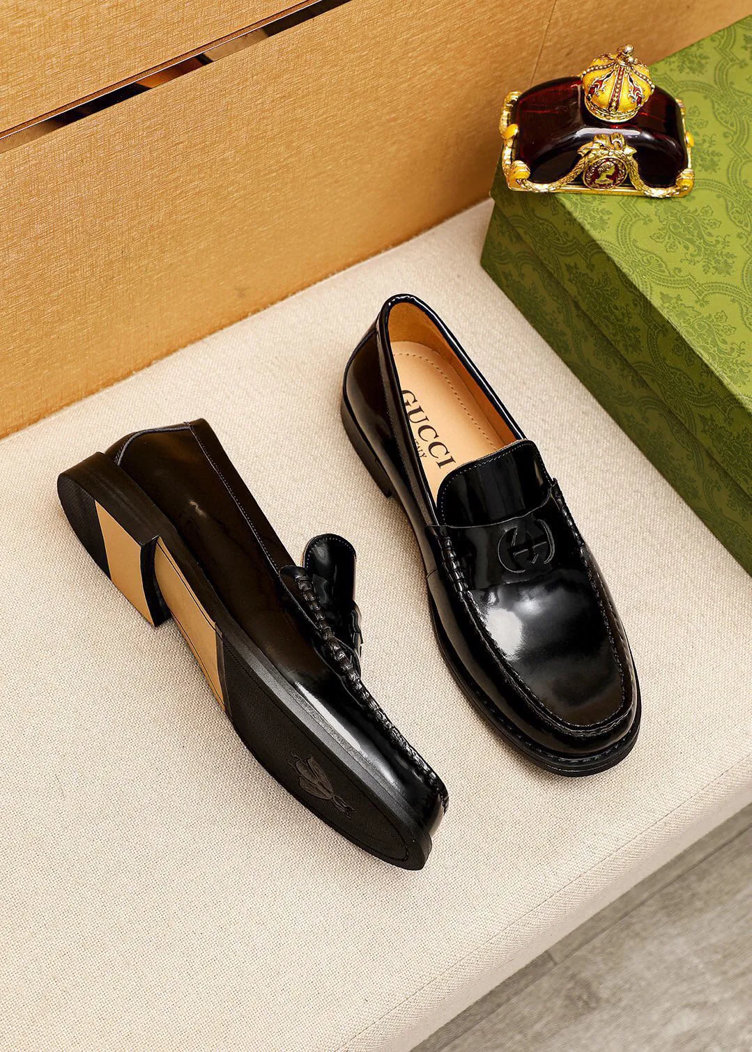Men's shoes 💰480 💐 Product trademark: GUCCI "Gucci" casual leather shoes Regular size: 38-44 (45🉑️customized) Product materials: Selected imported first-layer open-edge beaded cowhide leather upper + luxury hardware buckle, imported water-dyed cowhide leather lining. Strong three-dimensional visual effect, combined outsole Color: 4⃣️colors available
